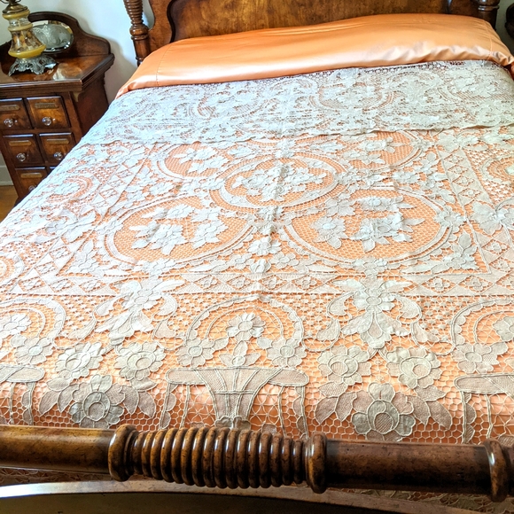 Satin and Lace QUEEN BEDSPREAD - 2 pieces - Picture 5 of 7